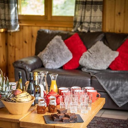 Chalet Himalaya , 10 Person Chalet With 5 Ensuite Bedrooms And Outdoor Jacuzzi In Meribel Centre Exterior photo