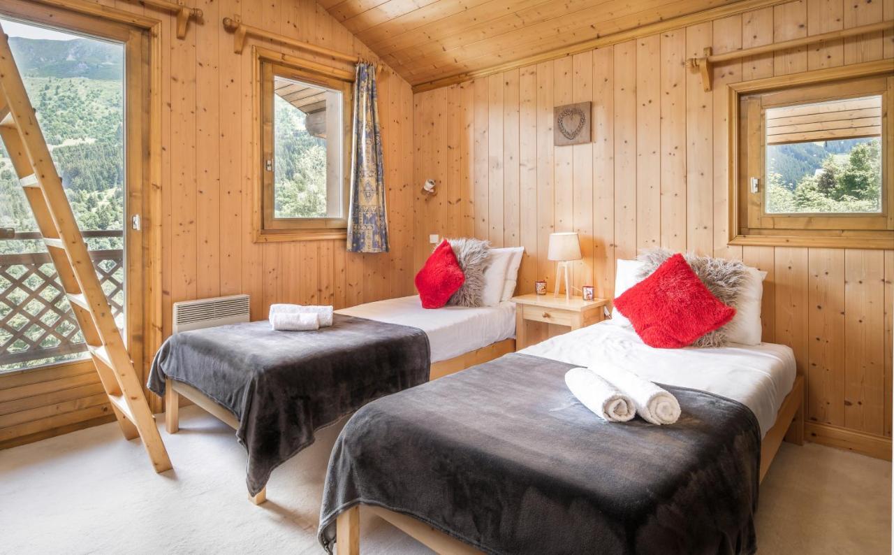 Chalet Himalaya , 10 Person Chalet With 5 Ensuite Bedrooms And Outdoor Jacuzzi In Meribel Centre Exterior photo