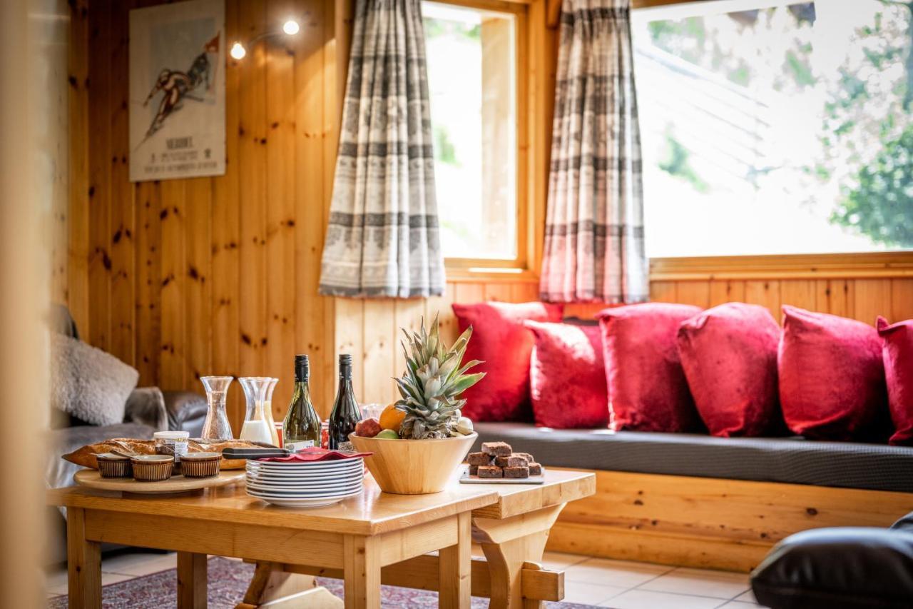 Chalet Himalaya , 10 Person Chalet With 5 Ensuite Bedrooms And Outdoor Jacuzzi In Meribel Centre Exterior photo
