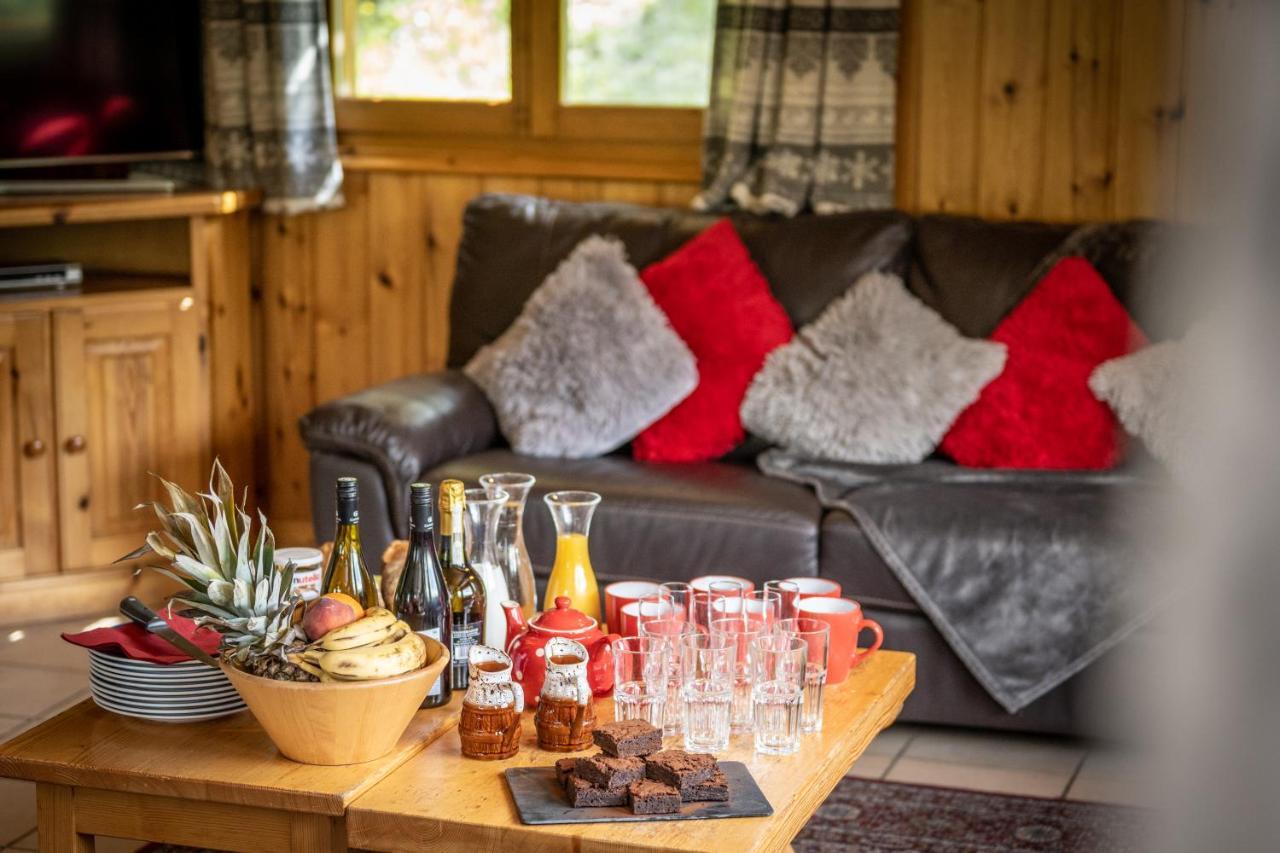 Chalet Himalaya , 10 Person Chalet With 5 Ensuite Bedrooms And Outdoor Jacuzzi In Meribel Centre Exterior photo